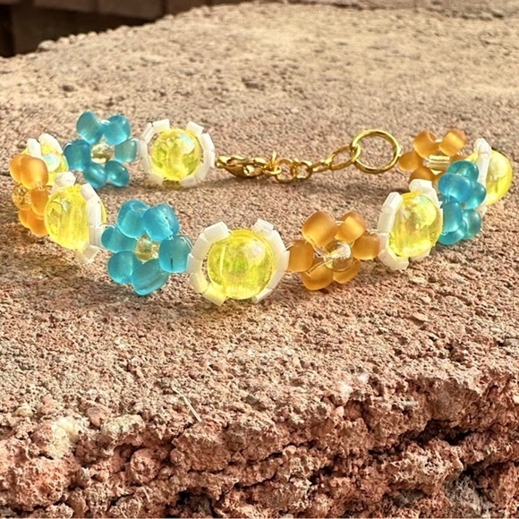 Jewelry - Yellow, Orange, & Blue Floral Beaded Bracelet w Gold Colored Accents